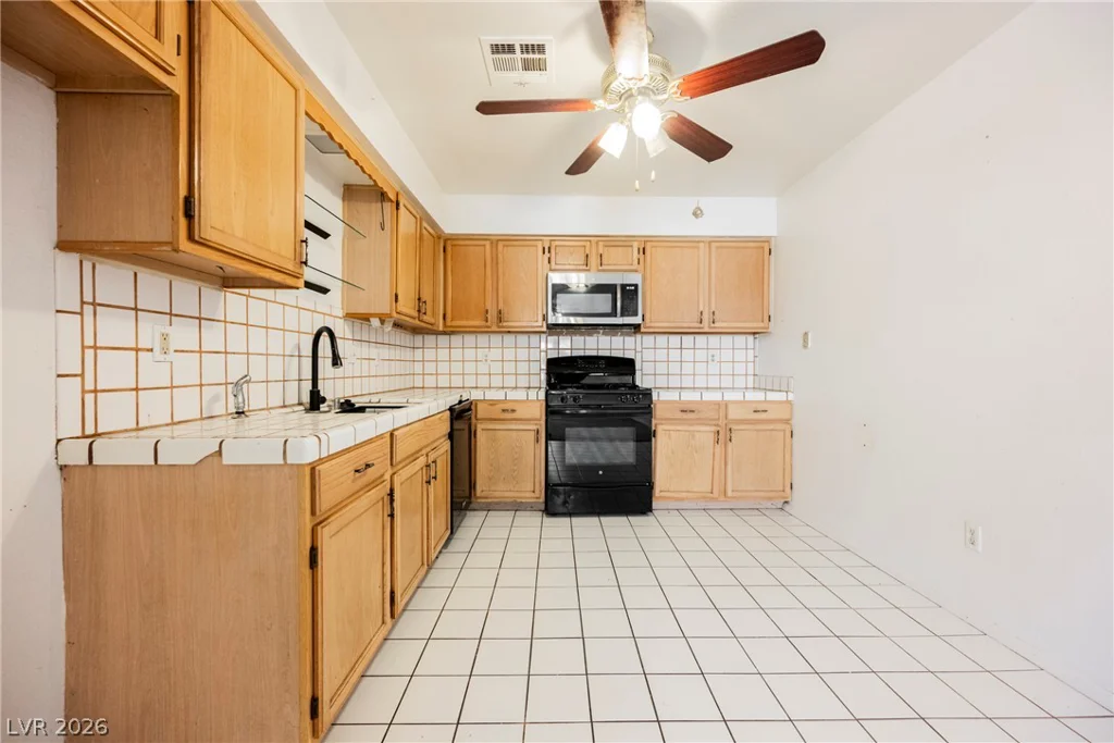 2141 Twickenham, Las Vegas, NV 89108