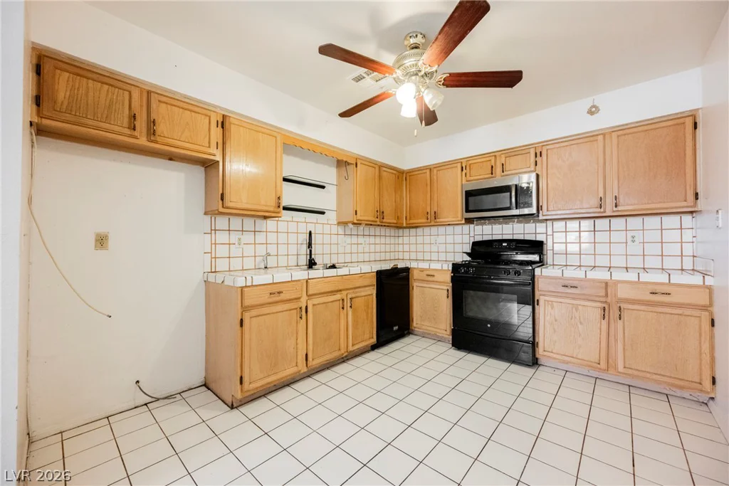2141 Twickenham, Las Vegas, NV 89108