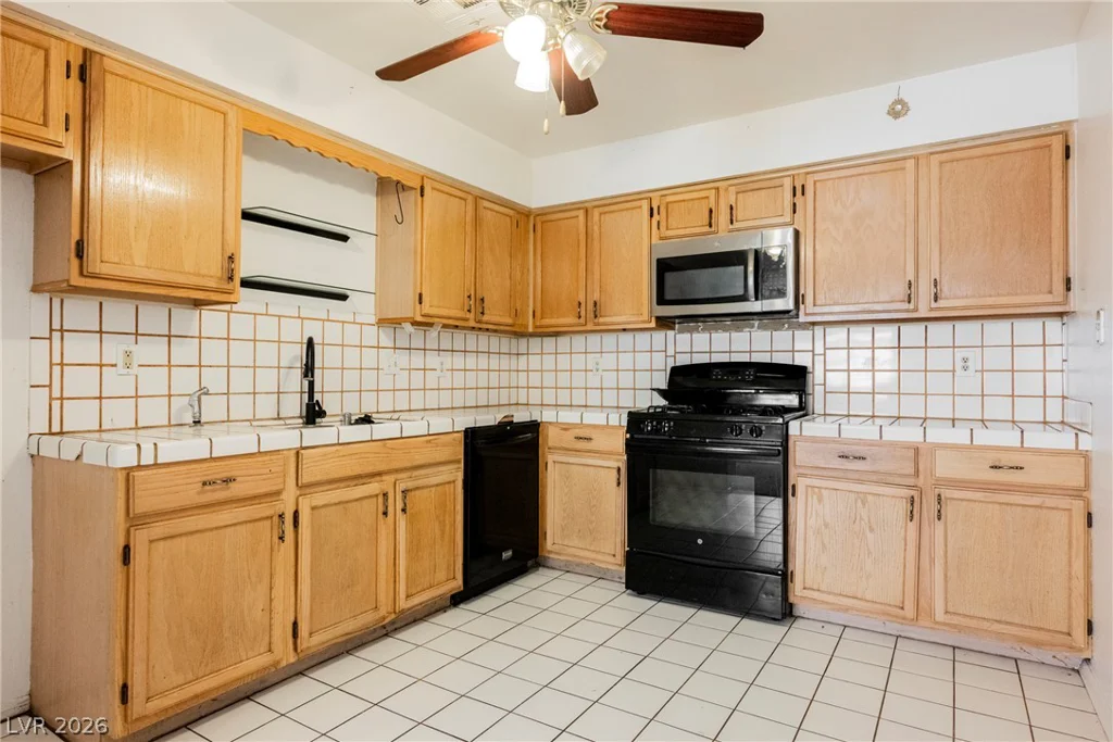 2141 Twickenham, Las Vegas, NV 89108