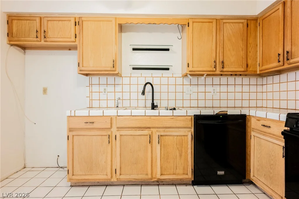 2141 Twickenham, Las Vegas, NV 89108