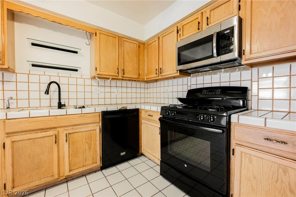 2141 Twickenham, Las Vegas, NV 89108