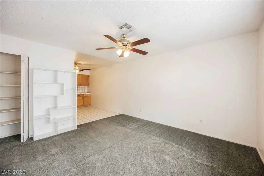 2141 Twickenham, Las Vegas, NV 89108