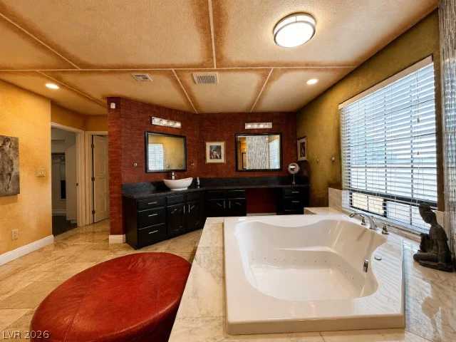 5763 Oakey, Las Vegas, NV 89146