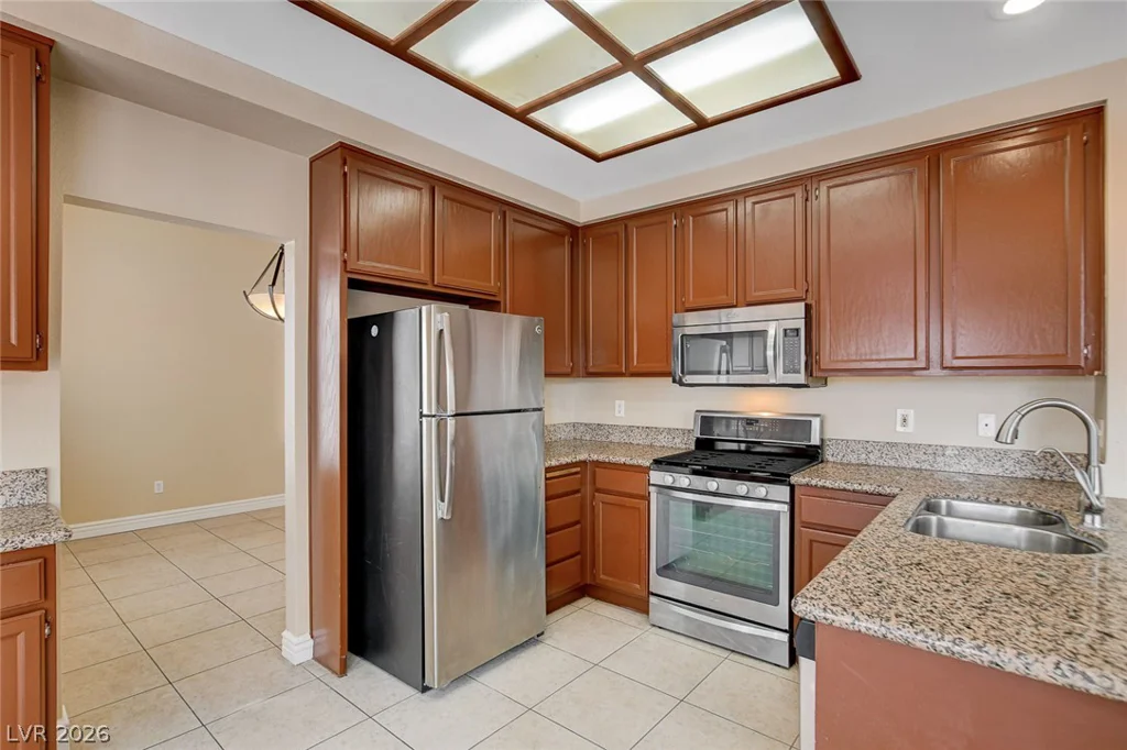 1612 Country Hollow, Las Vegas, NV 89117