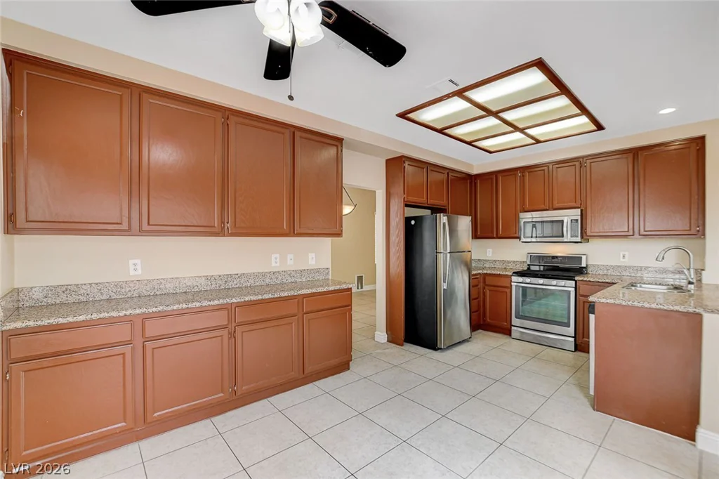 1612 Country Hollow, Las Vegas, NV 89117