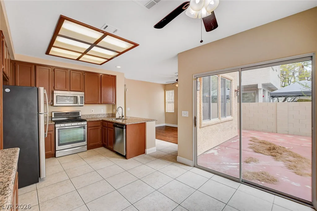 1612 Country Hollow, Las Vegas, NV 89117