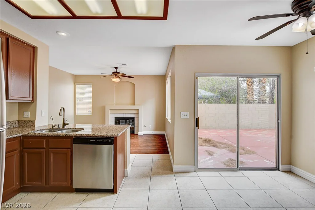 1612 Country Hollow, Las Vegas, NV 89117