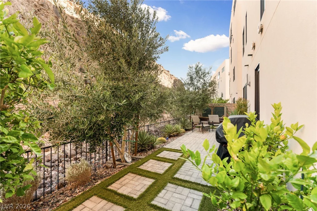 406 Tranquil Peak, Henderson, NV 89012