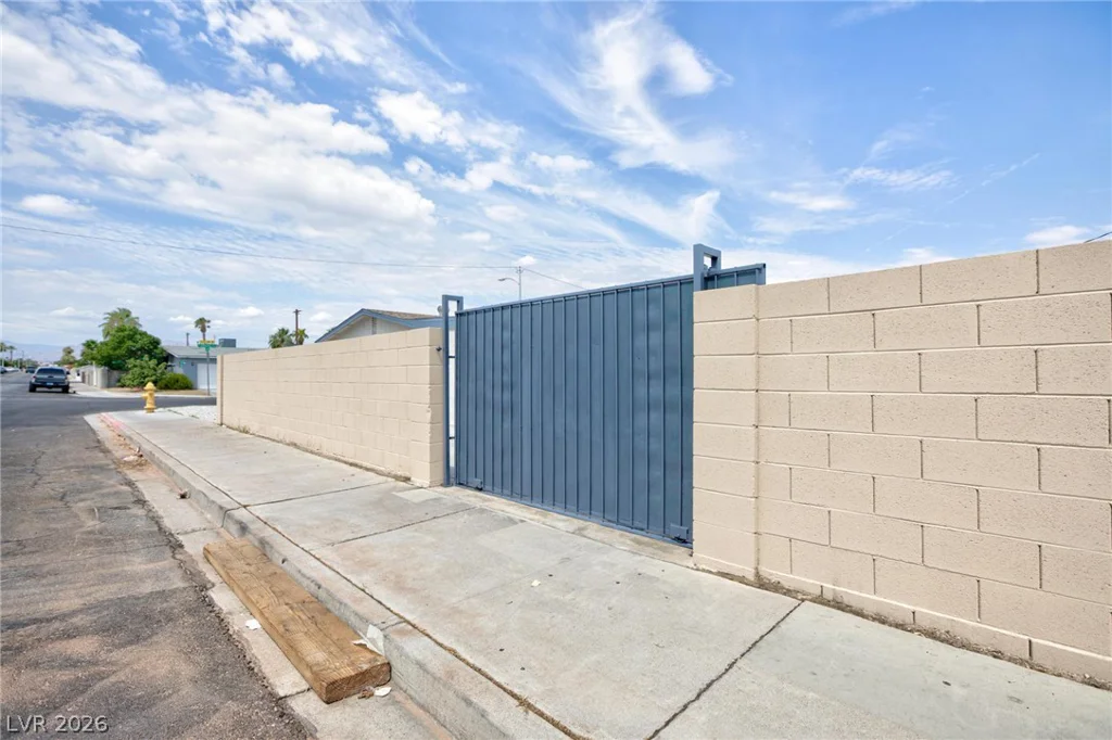 6121 Sonoma, Las Vegas, NV 89107