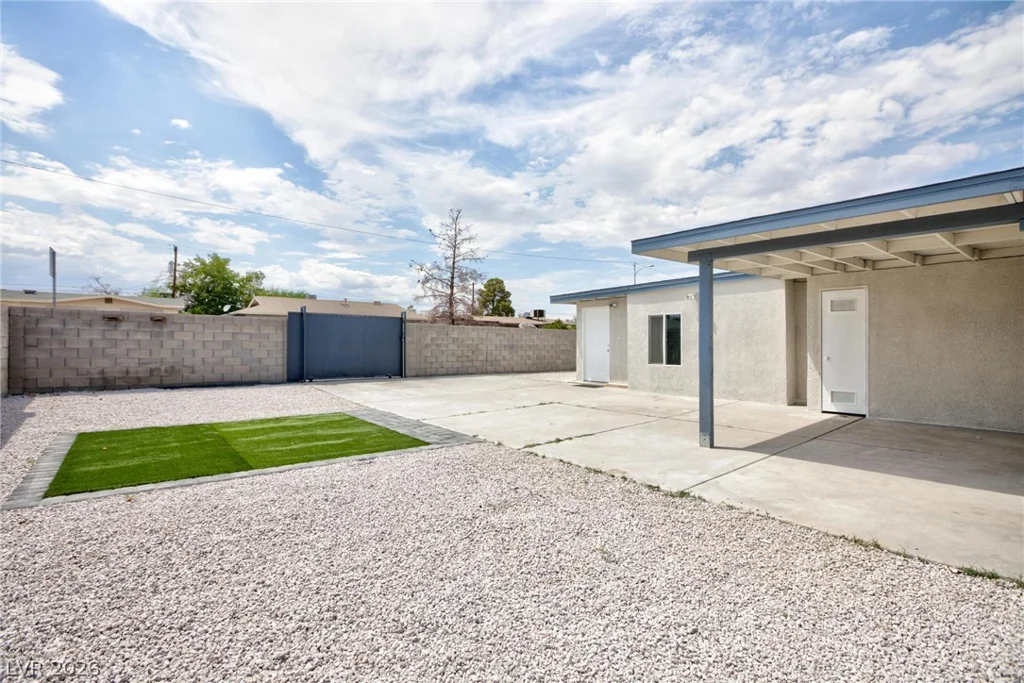 6121 Sonoma, Las Vegas, NV 89107