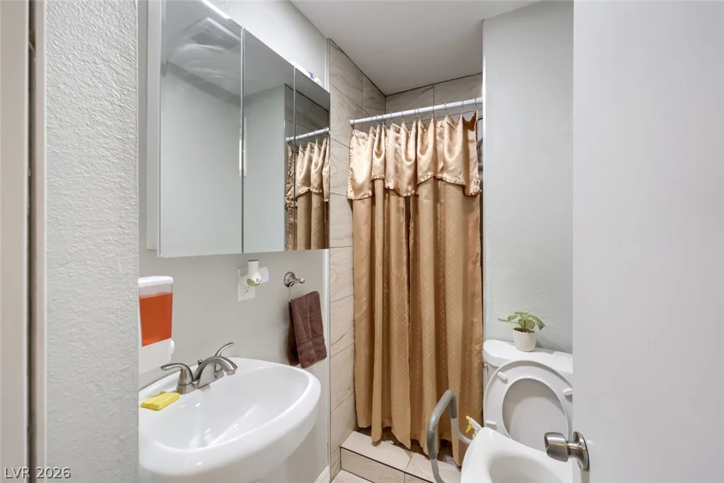 3956 Green Leaf, Las Vegas, NV 89120
