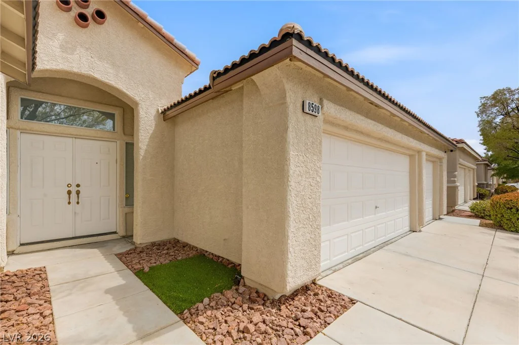 8598 Waterford Bend, Las Vegas, NV 89123