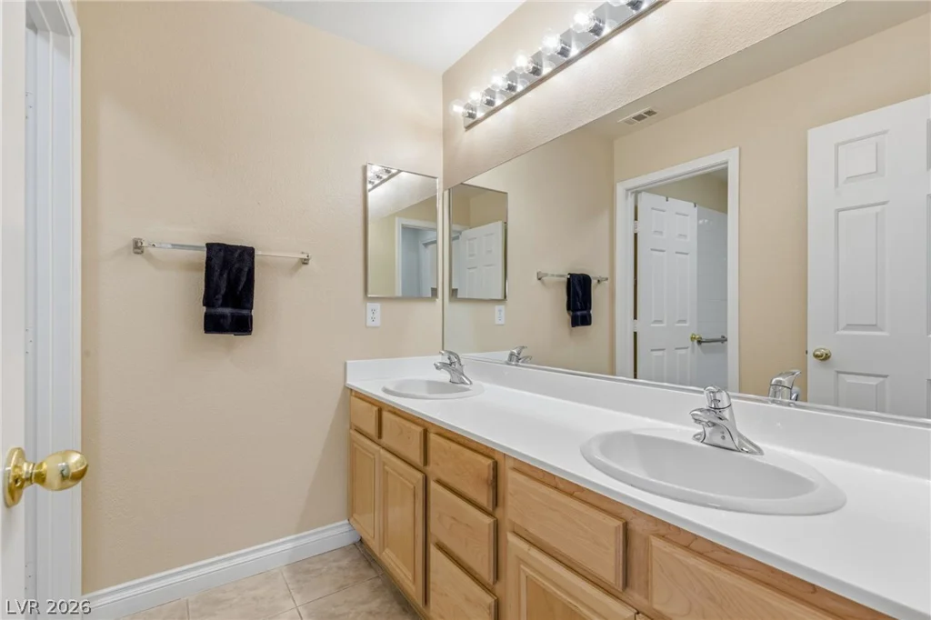 8598 Waterford Bend, Las Vegas, NV 89123