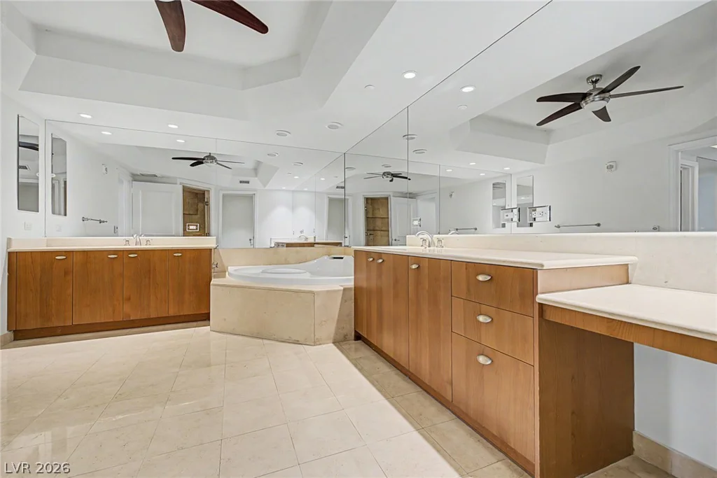 2777 Paradise, Las Vegas, NV 89109