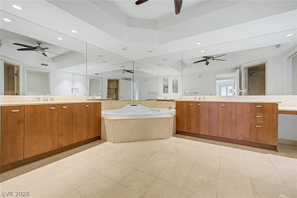 2777 Paradise, Las Vegas, NV 89109