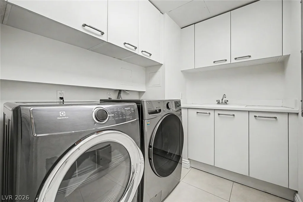 2777 Paradise, Las Vegas, NV 89109