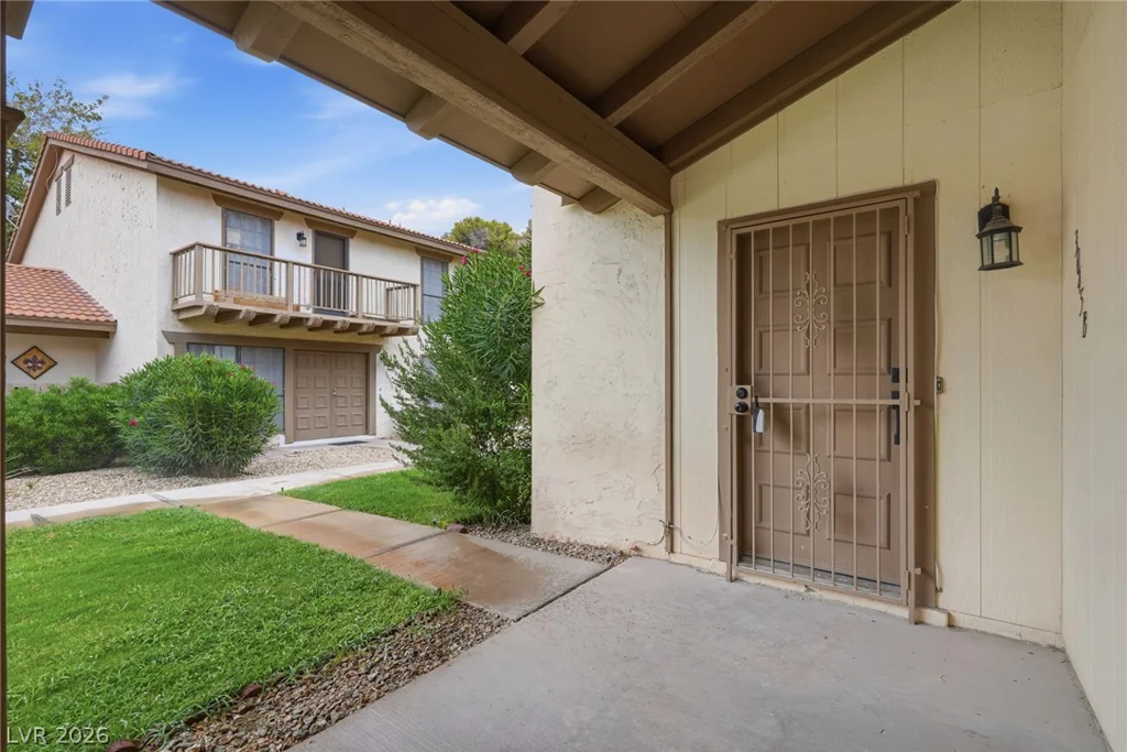3045 Pinehurst, Las Vegas, NV 89109