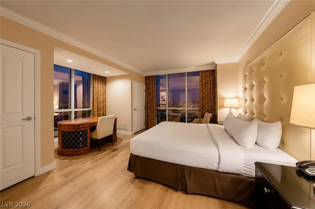 135 Harmon, Las Vegas, NV 89109
