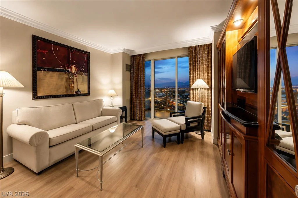 135 Harmon, Las Vegas, NV 89109