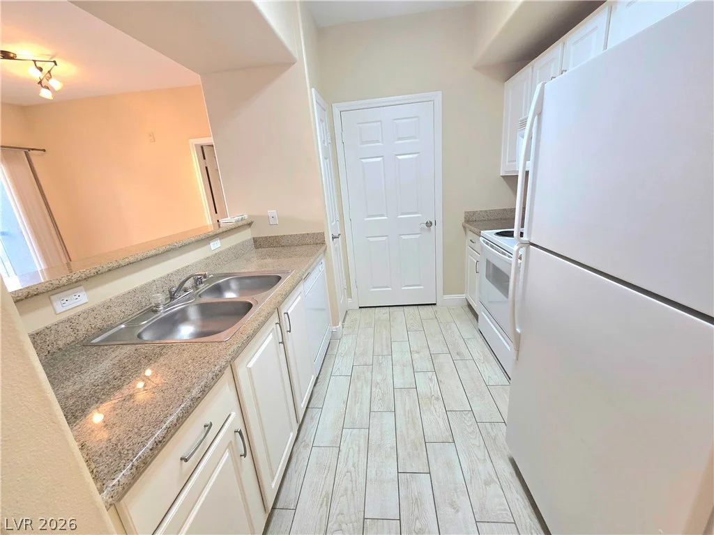 8000 Badura, Las Vegas, NV 89113