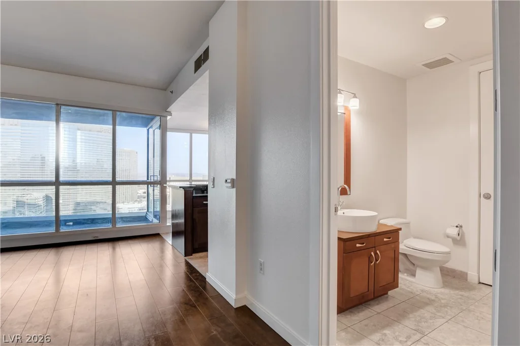 4575 Dean Martin, Las Vegas, NV 89103