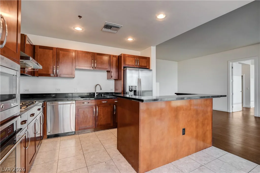 4575 Dean Martin, Las Vegas, NV 89103