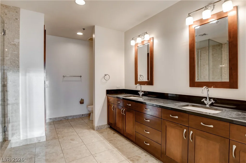 4575 Dean Martin, Las Vegas, NV 89103