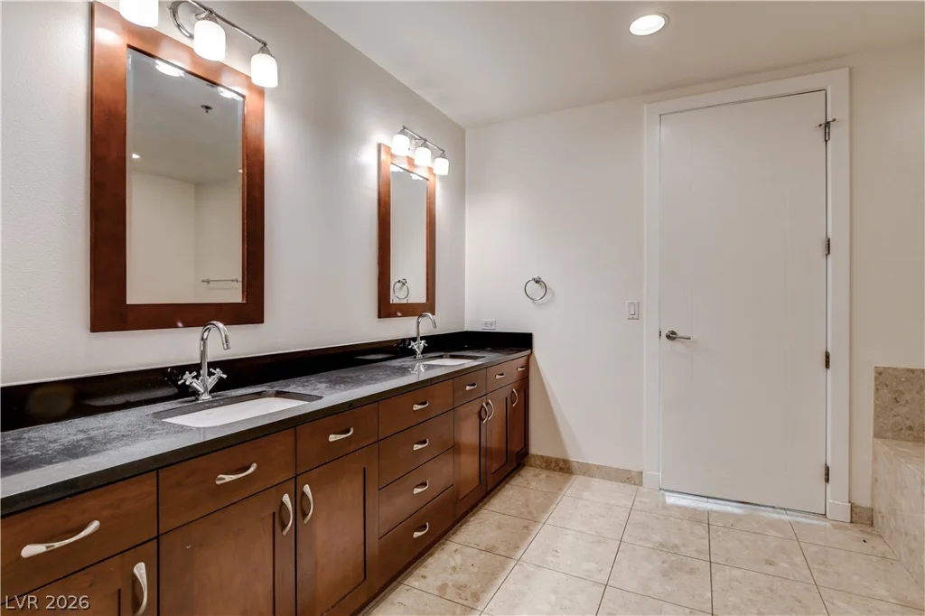 4575 Dean Martin, Las Vegas, NV 89103