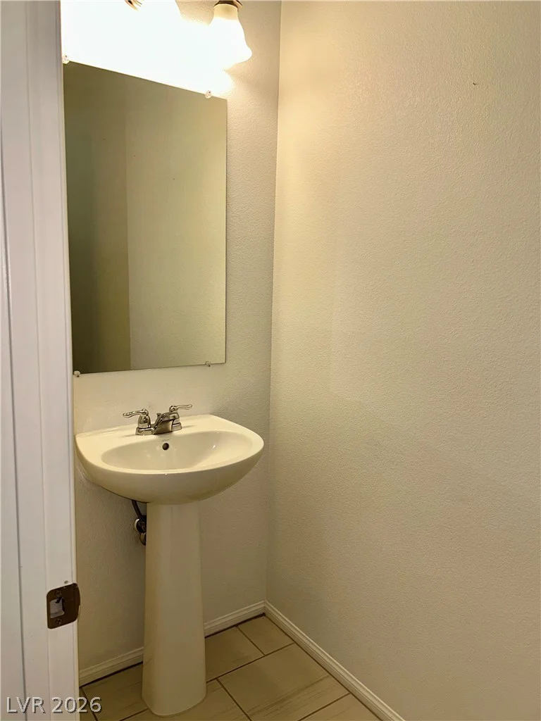 6633 Evander, North Las Vegas, NV 89086