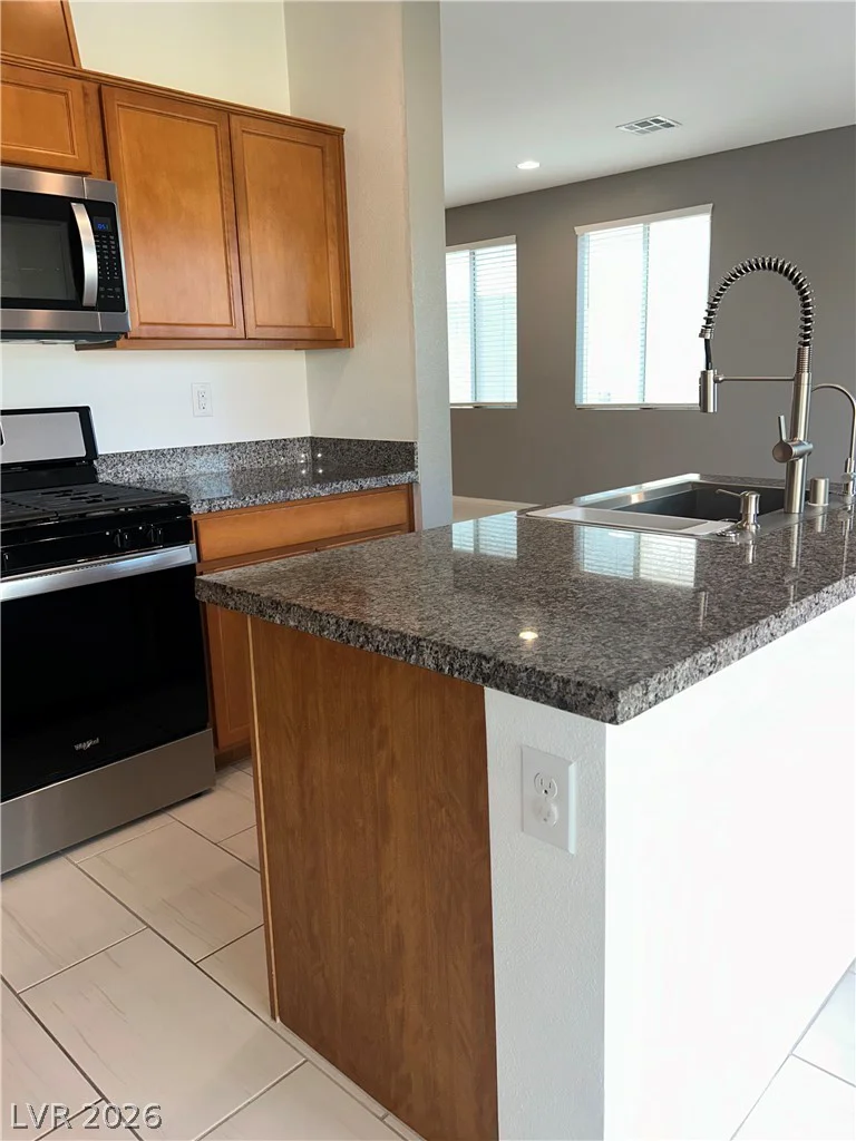 6633 Evander, North Las Vegas, NV 89086