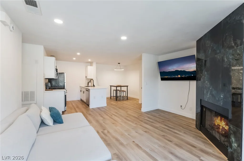 2200 Fort Apache, Las Vegas, NV 89117