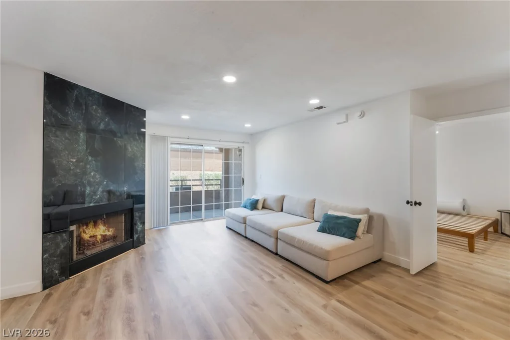 2200 Fort Apache, Las Vegas, NV 89117