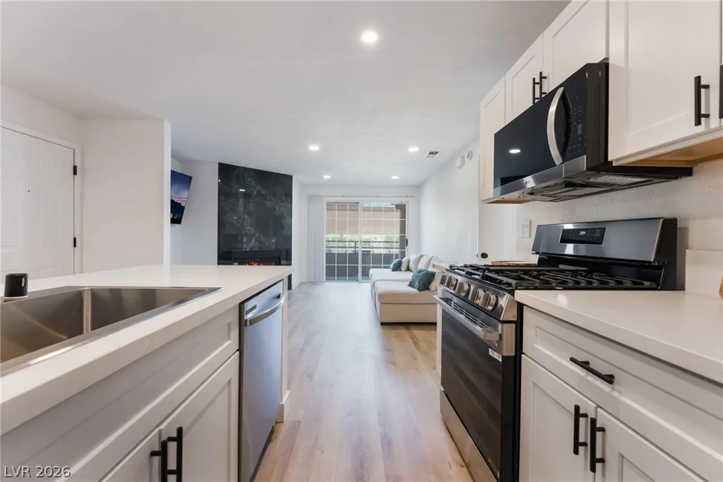 2200 Fort Apache, Las Vegas, NV 89117