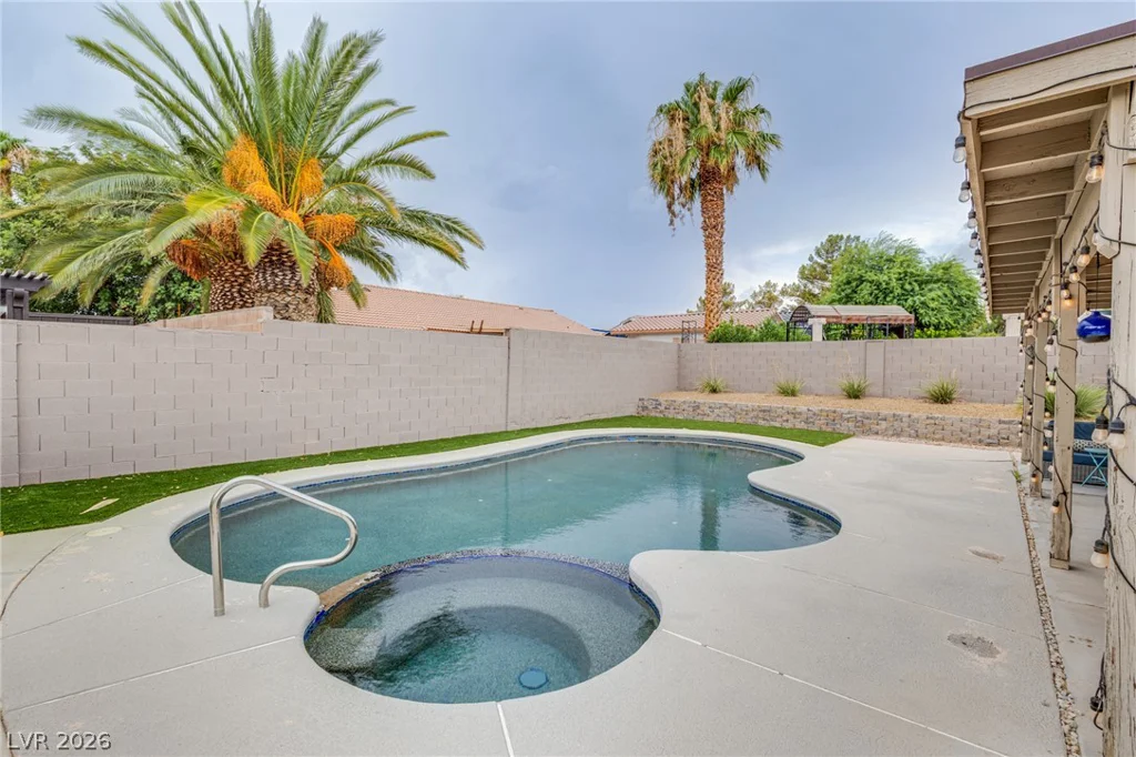3249 Palmdesert Way, Las Vegas, NV 89120