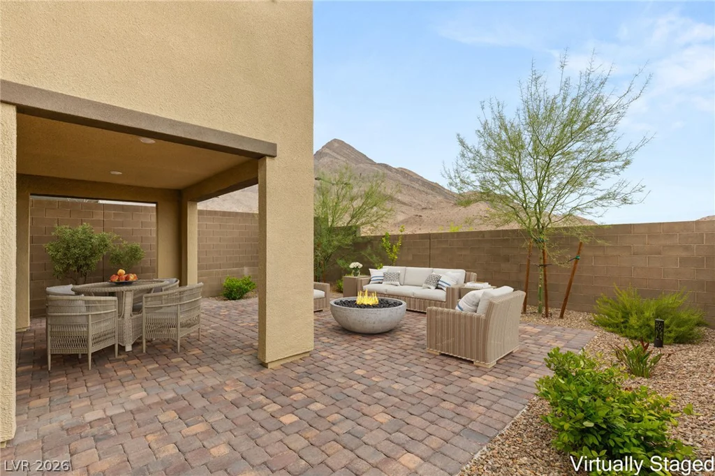 11576 Desert Hollow, Las Vegas, NV 89138