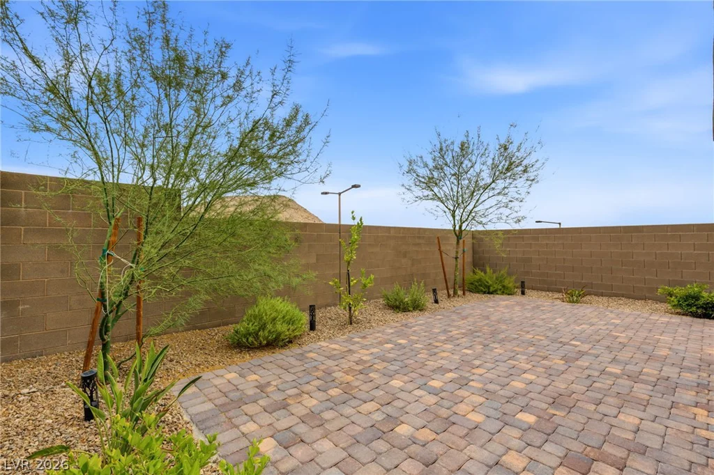 11576 Desert Hollow, Las Vegas, NV 89138