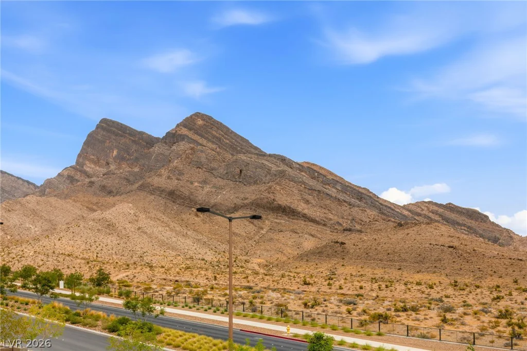 11576 Desert Hollow, Las Vegas, NV 89138