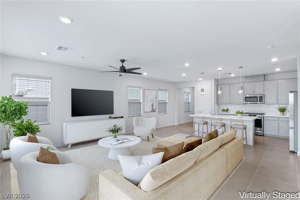 11576 Desert Hollow, Las Vegas, NV 89138