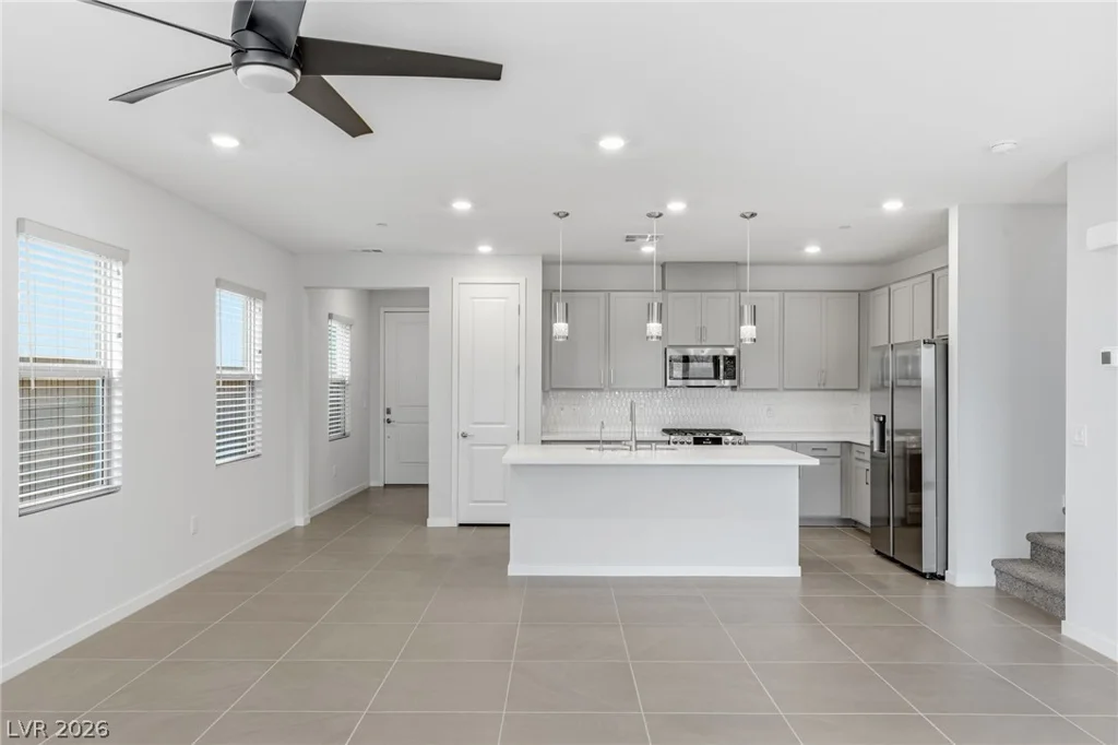 11576 Desert Hollow, Las Vegas, NV 89138
