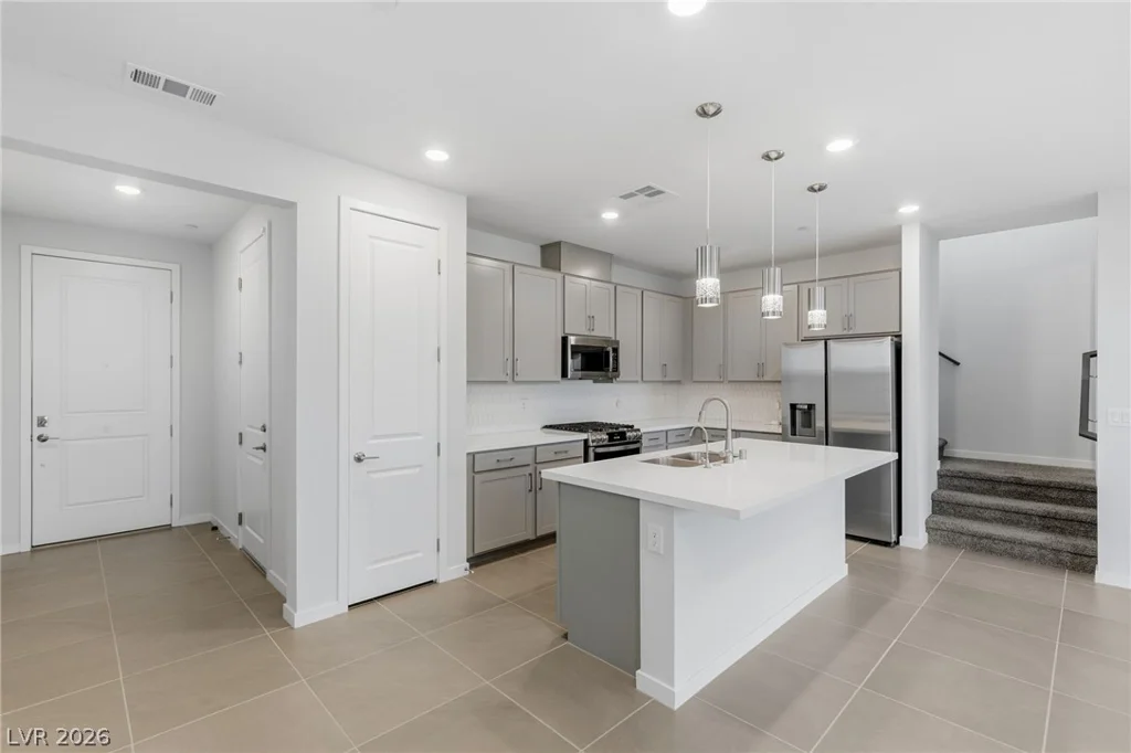 11576 Desert Hollow, Las Vegas, NV 89138