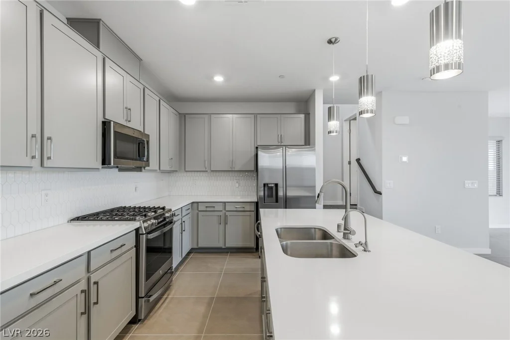 11576 Desert Hollow, Las Vegas, NV 89138