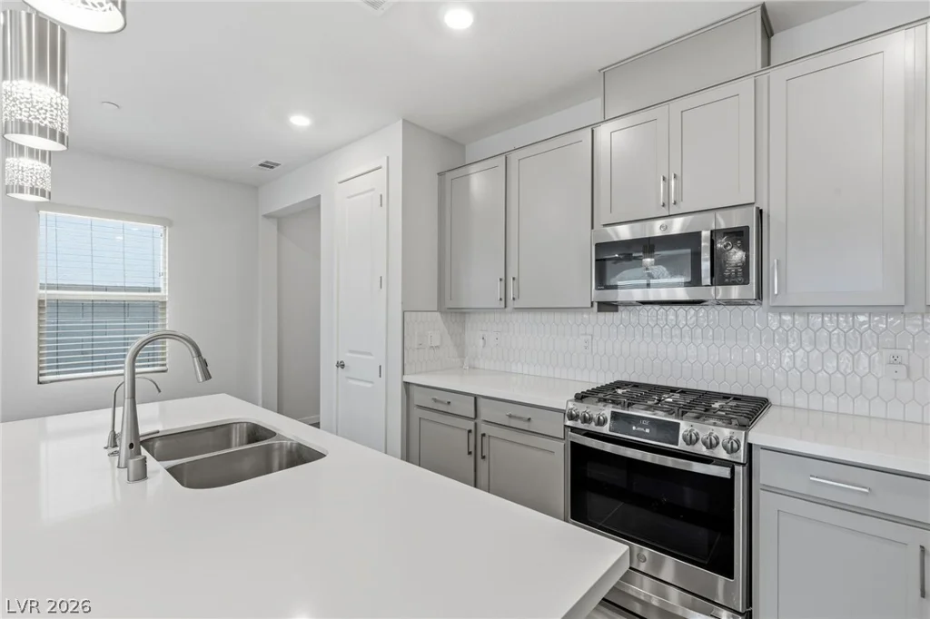 11576 Desert Hollow, Las Vegas, NV 89138