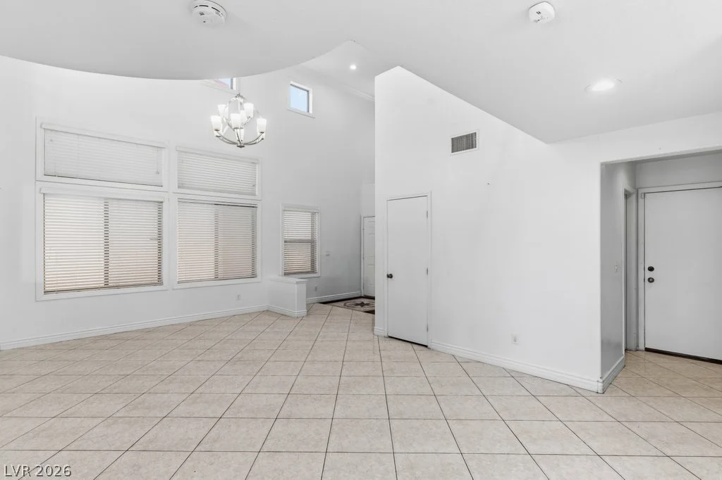 10143 Canyon Hills, Las Vegas, NV 89148