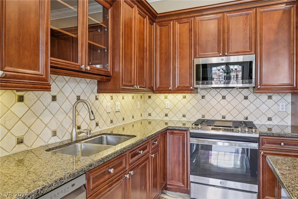 10 Via Vasari, Henderson, NV 89011