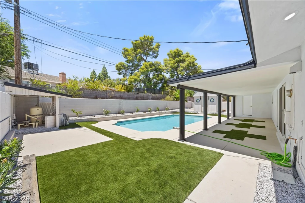 1242 Campbell, Las Vegas, NV 89102