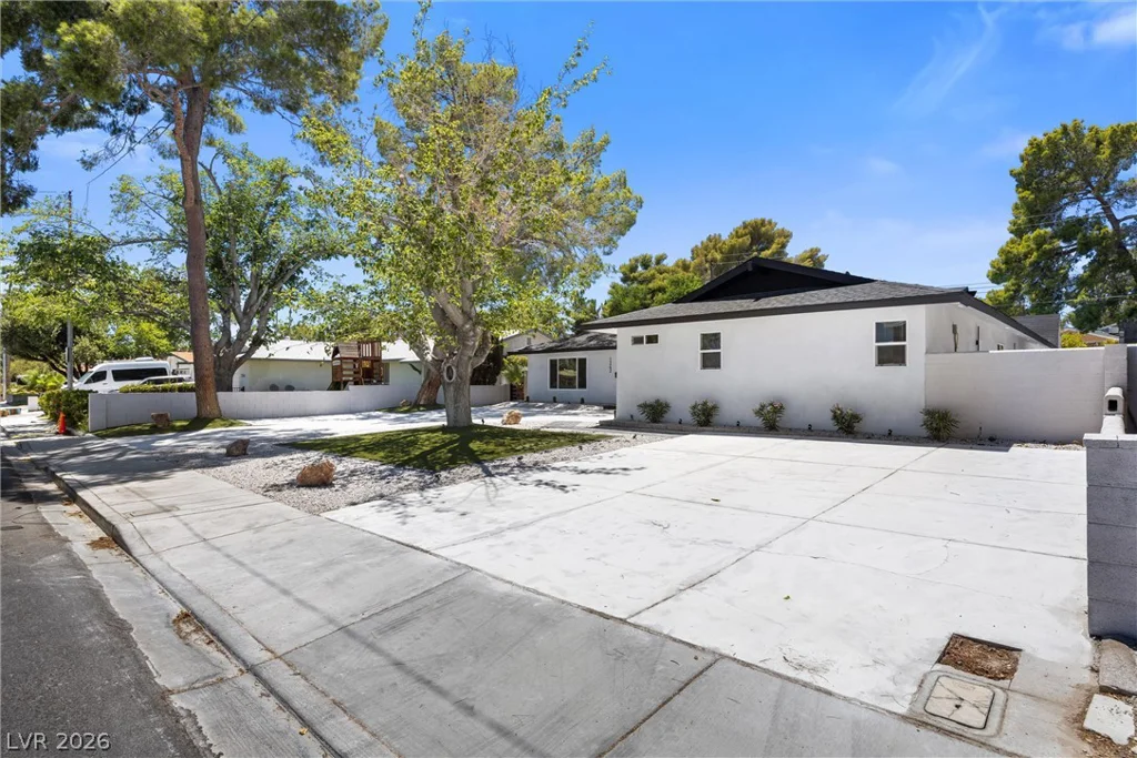 1242 Campbell, Las Vegas, NV 89102
