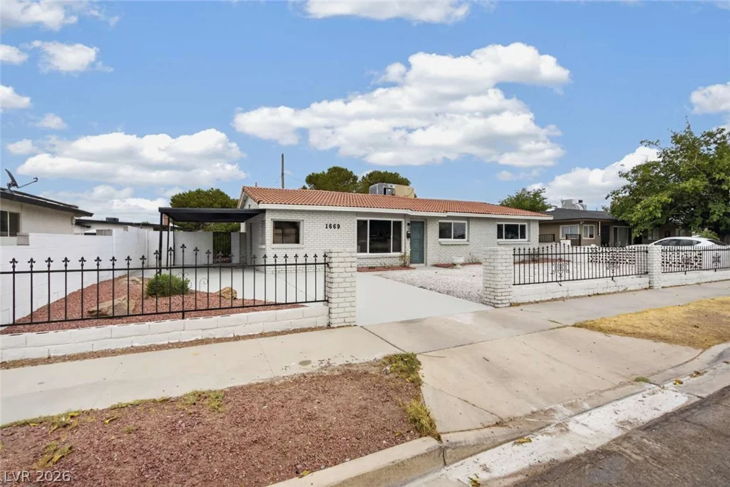 1669 G, Las Vegas, NV 89106