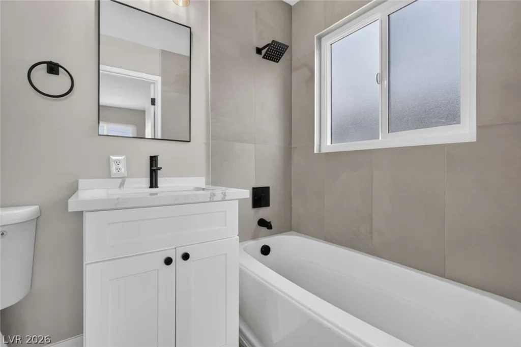 1669 G, Las Vegas, NV 89106