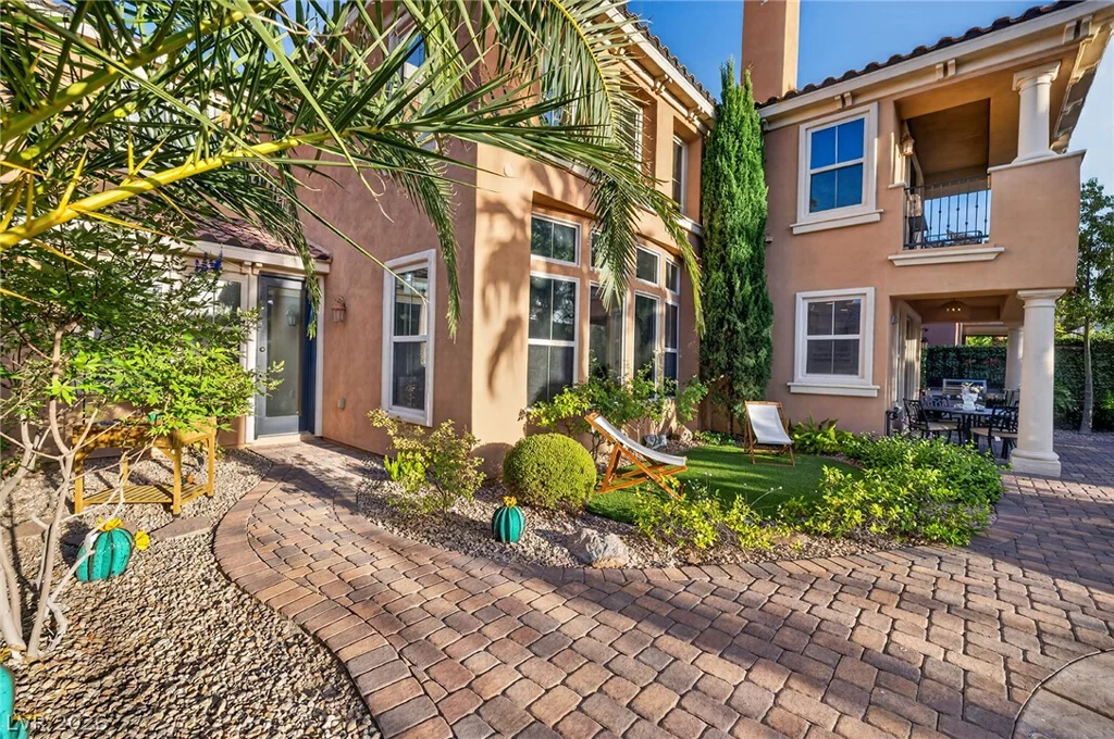 15 Benevolo, Henderson, NV 89011