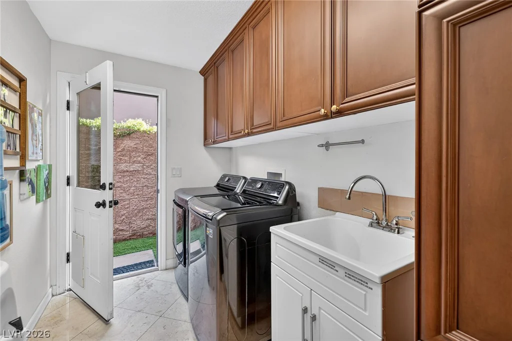 15 Benevolo, Henderson, NV 89011